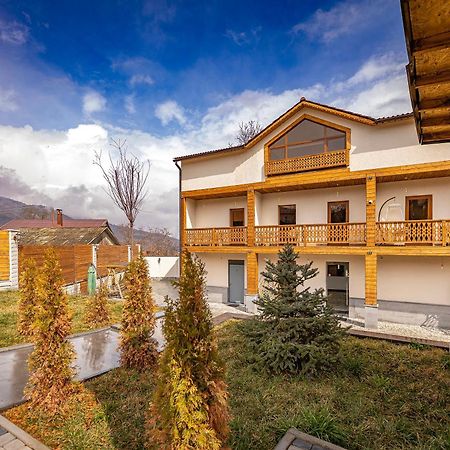 Taniqinn Dilijan Hotel エクステリア 写真