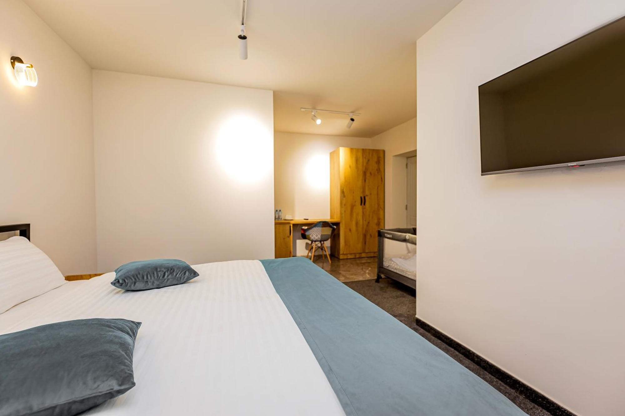 Taniqinn Dilijan Hotel エクステリア 写真