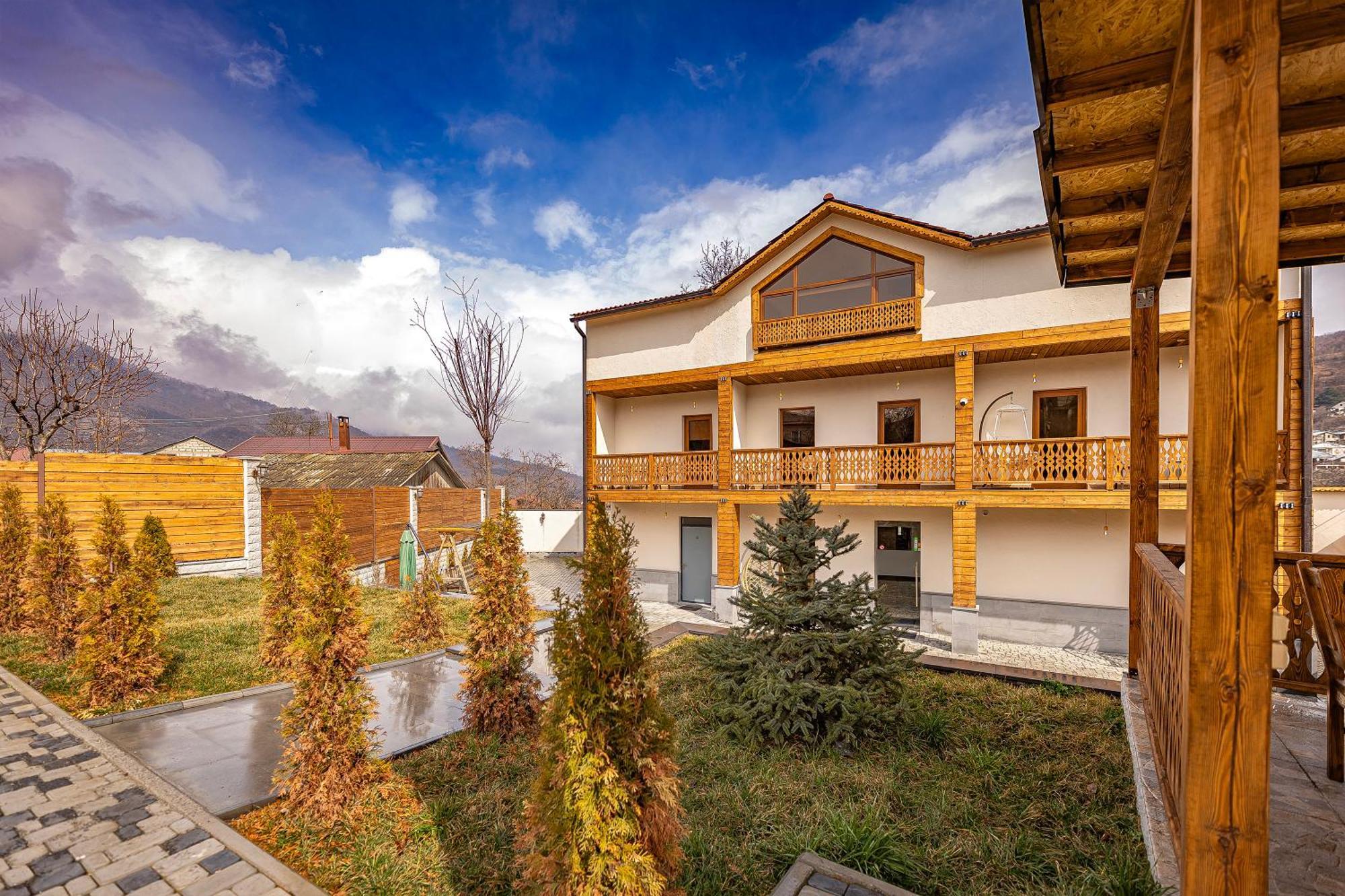 Taniqinn Dilijan Hotel エクステリア 写真