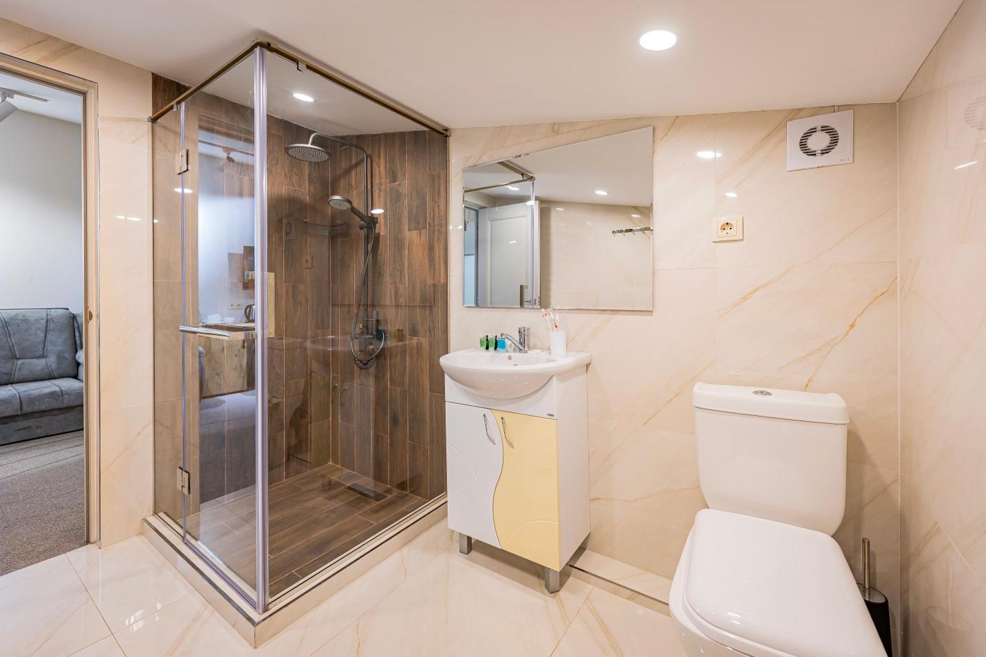 Taniqinn Dilijan Hotel エクステリア 写真