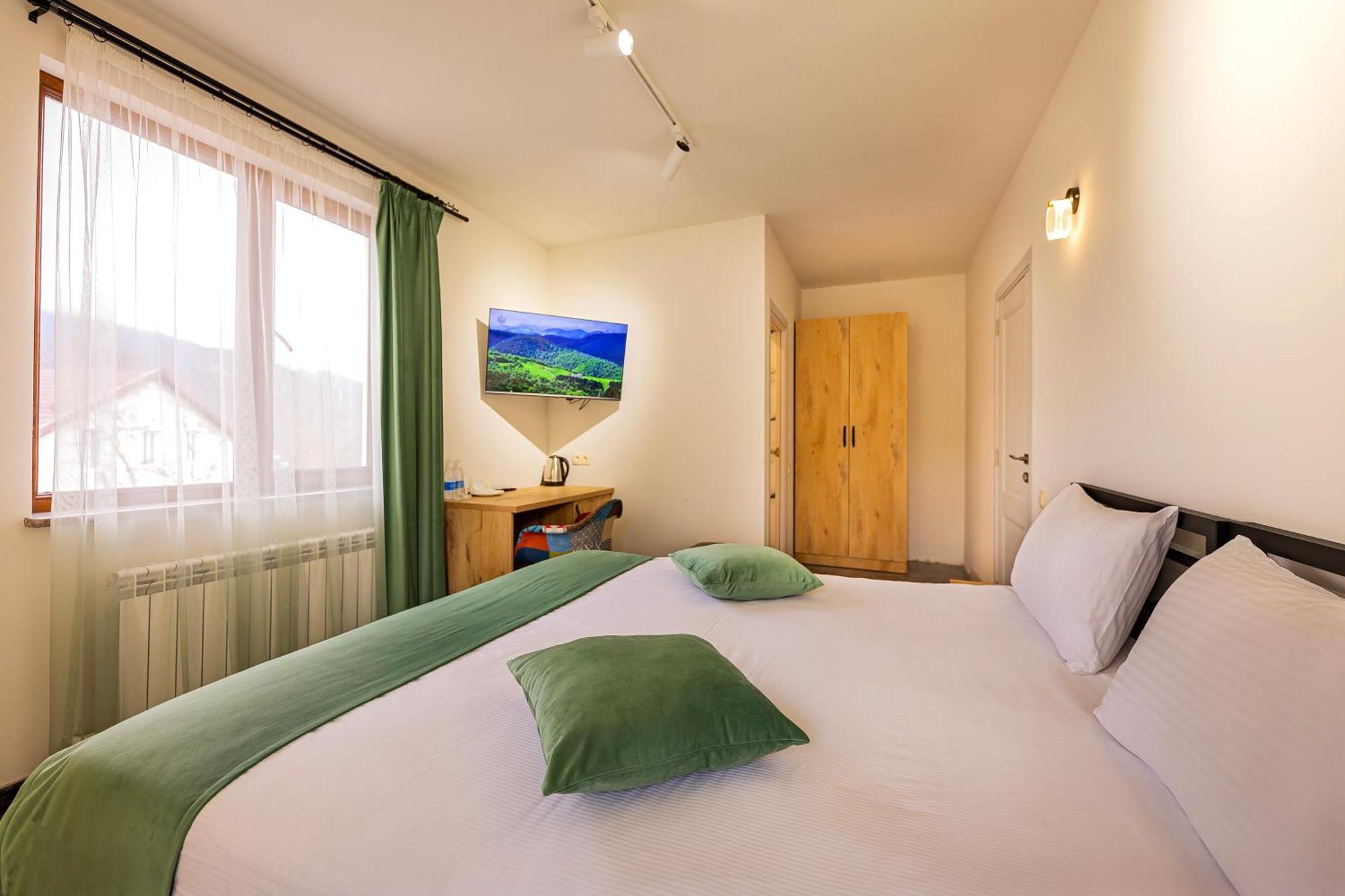 Taniqinn Dilijan Hotel エクステリア 写真