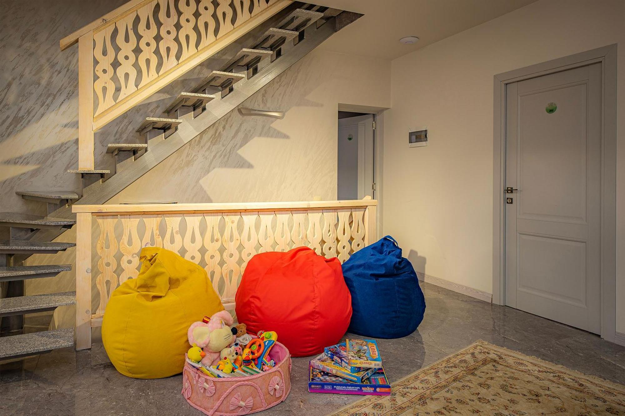 Taniqinn Dilijan Hotel エクステリア 写真
