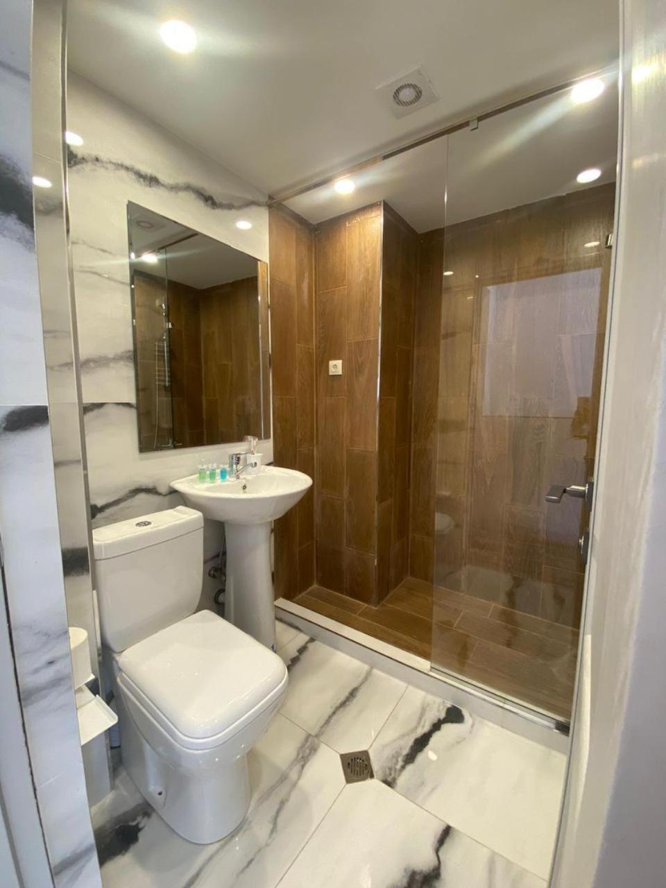 Taniqinn Dilijan Hotel エクステリア 写真