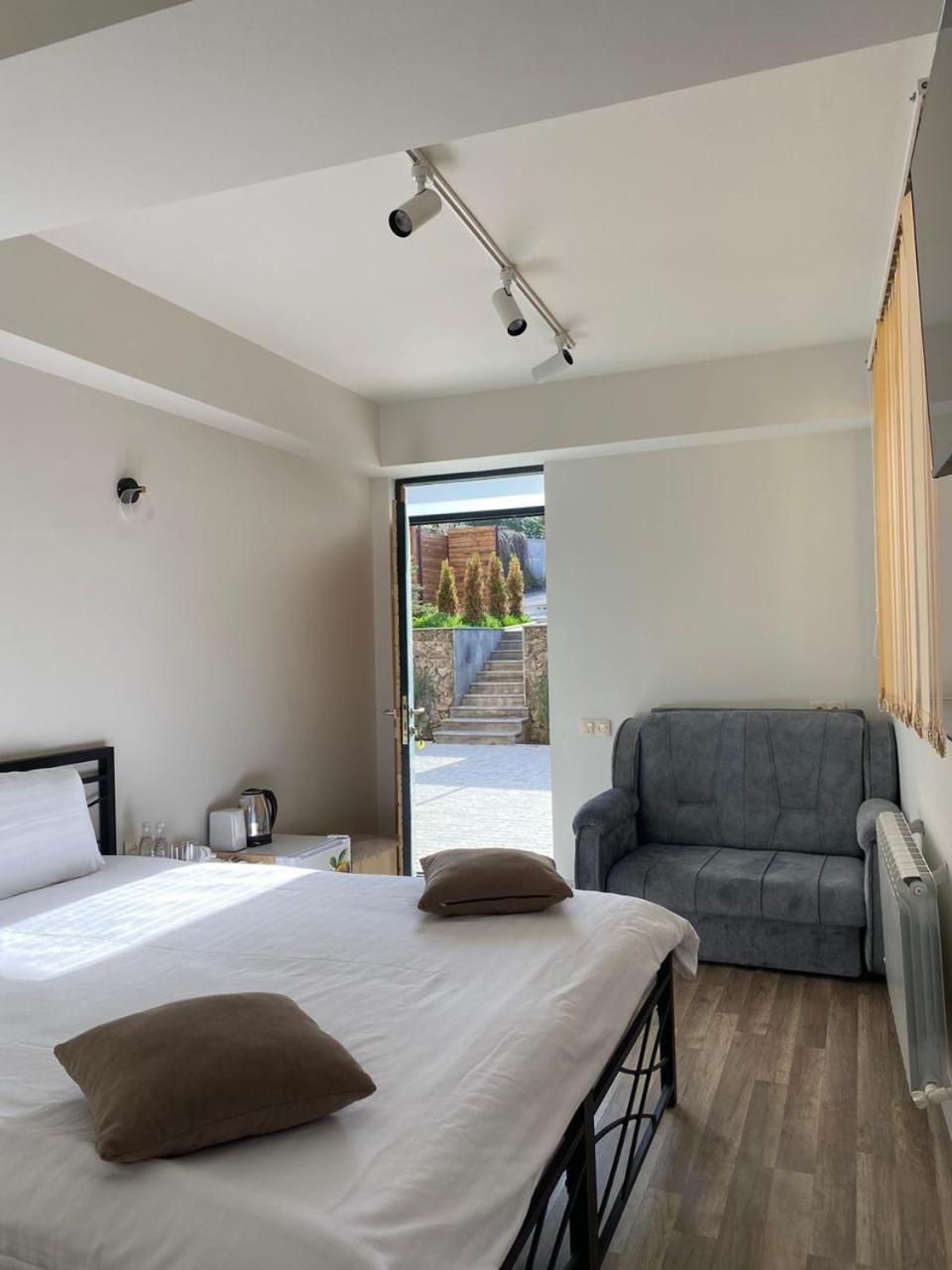 Taniqinn Dilijan Hotel エクステリア 写真